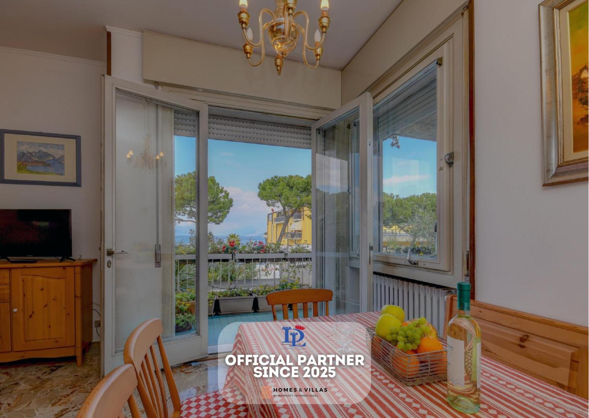 Desenzanoloft Official Partner Marriott Homes & Villas - The Sunflower Front Lake Desenzano del Garda Exterior foto