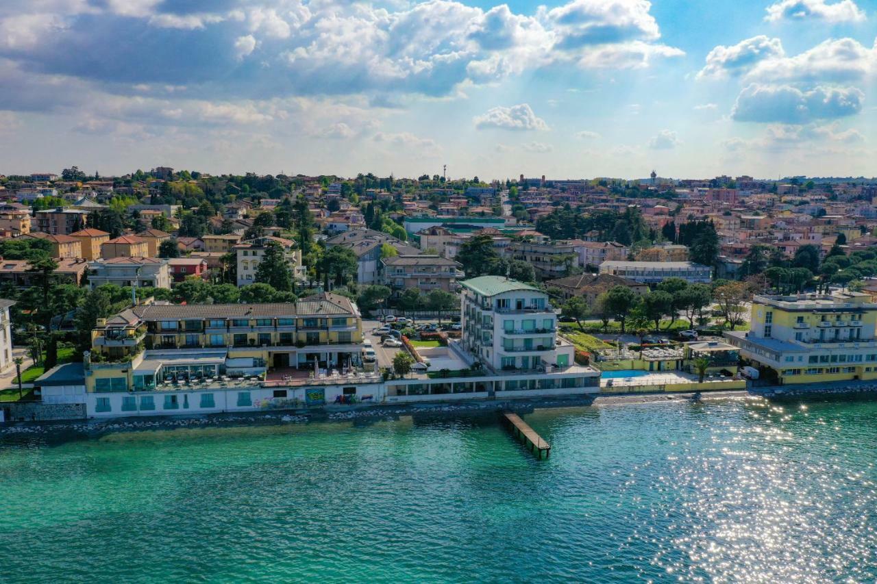 Desenzanoloft Official Partner Marriott Homes & Villas - The Sunflower Front Lake Desenzano del Garda Exterior foto