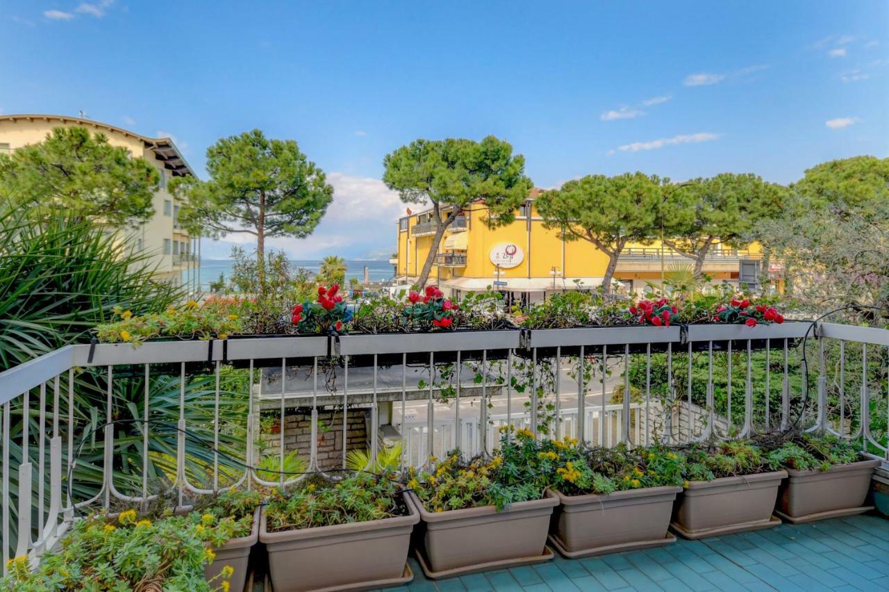 Desenzanoloft Official Partner Marriott Homes & Villas - The Sunflower Front Lake Desenzano del Garda Exterior foto